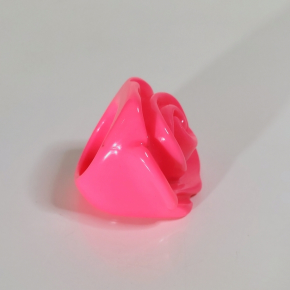 Hot Pink Acrylic Rose Raised Chunky Statement Ring - Picture 4 of 15